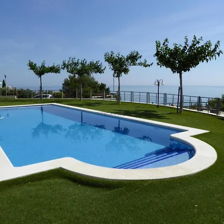 Piso Moderno Con Terraza, Jardin, Piscina Y Wifi, A 400m De La Playa En - Es-228-137