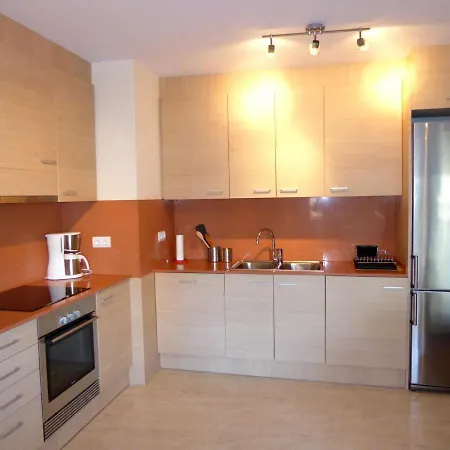 Piso Moderno Con Terraza, Jardin, Piscina Y Wifi, A 400m De La Playa En - Es-228-137 Apartment Llanca