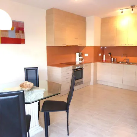 Apartment Piso Moderno Con Terraza, Jardin, Piscina Y Wifi, A 400m De La Playa En - Es-228-137 Llanca