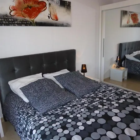Apartment Piso Moderno Con Terraza, Jardin, Piscina Y Wifi, A 400m De La Playa En - Es-228-137 *