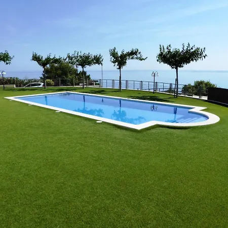 Piso Moderno Con Terraza, Jardin, Piscina Y Wifi, A 400m De La Playa En - Es-228-137 * Llanca