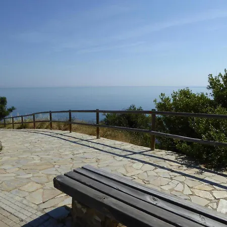 Piso Moderno Con Terraza, Jardin, Piscina Y Wifi, A 400m De La Playa En - Es-228-137 Llanca