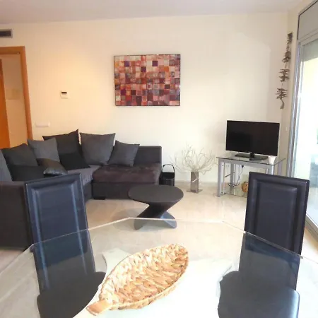Piso Moderno Con Terraza, Jardin, Piscina Y Wifi, A 400m De La Playa En - Es-228-137 Llança