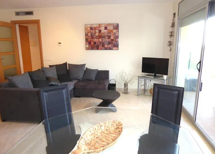 Piso Moderno Con Terraza, Jardin, Piscina Y Wifi, A 400m De La Playa En - Es-228-137 Llança